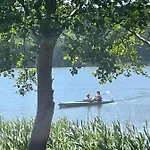 Między Nami Nad Jeziorem