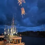 Między Nami Nad Jeziorem