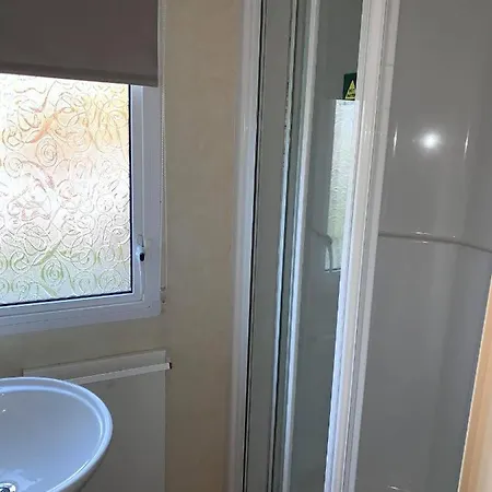 Campeggio Miedzy Nami Nad Jeziorem