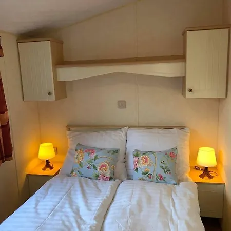 Camping Miedzy Nami Nad Jeziorem *