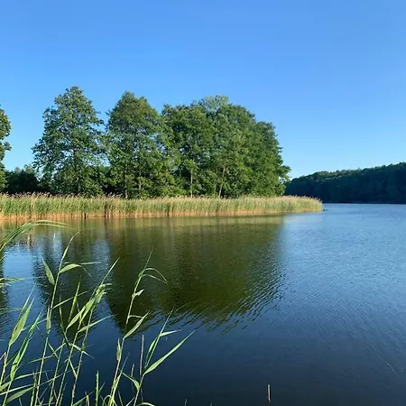 Campeggio Miedzy Nami Nad Jeziorem *