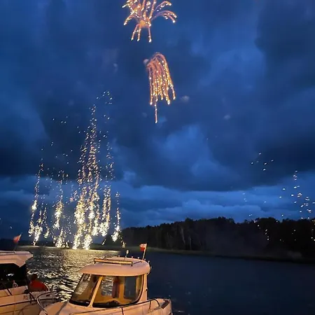 Miedzy Nami Nad Jeziorem