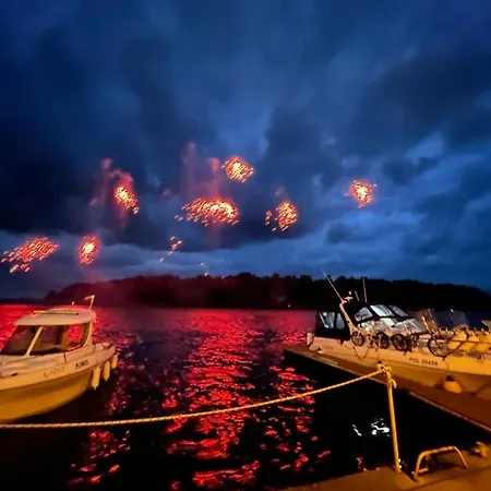 Miedzy Nami Nad Jeziorem *