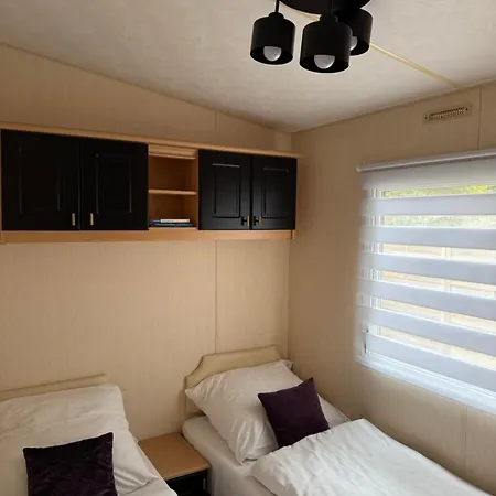 Camping Miedzy Nami Nad Jeziorem