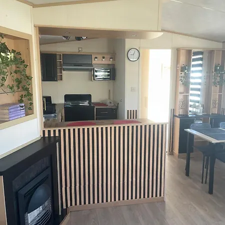 Camping Miedzy Nami Nad Jeziorem *