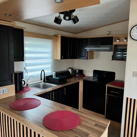 Campeggio Miedzy Nami Nad Jeziorem Kolczewo