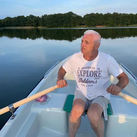 Campeggio Miedzy Nami Nad Jeziorem