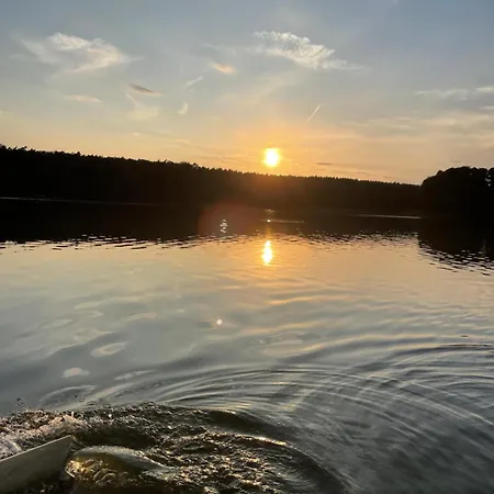 Miedzy Nami Nad Jeziorem Parque de Campismo Kołczewo