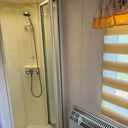 Camping Miedzy Nami Nad Jeziorem *