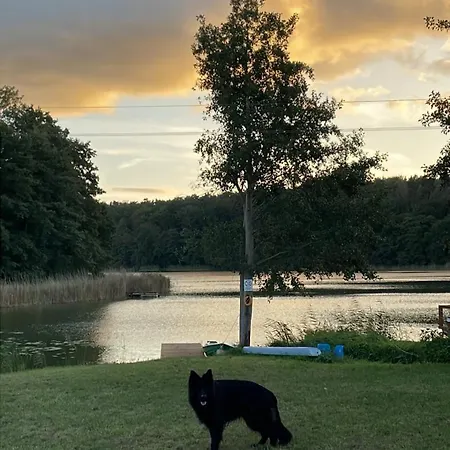 Campeggio Miedzy Nami Nad Jeziorem