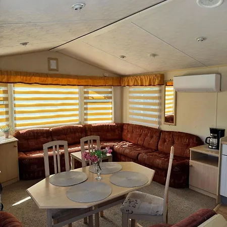 Miedzy Nami Nad Jeziorem Camping *