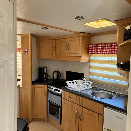 Miedzy Nami Nad Jeziorem Camping