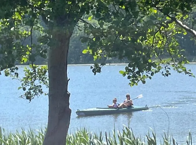 Miedzy Nami Nad Jeziorem