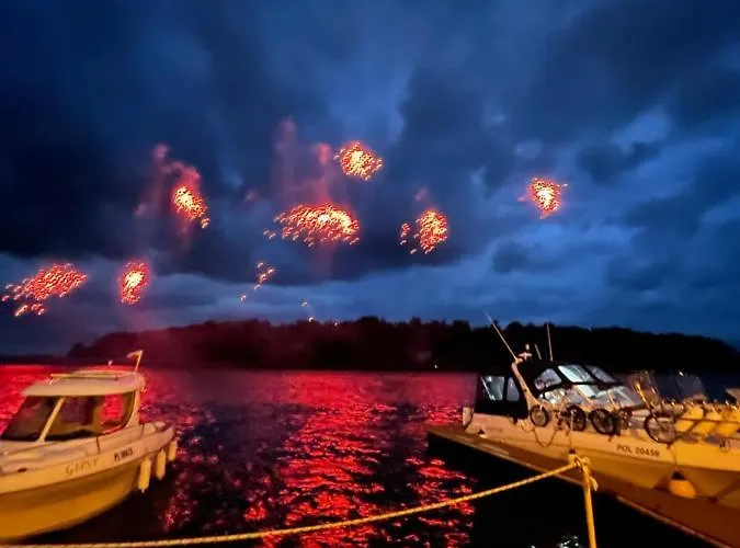 Miedzy Nami Nad Jeziorem *