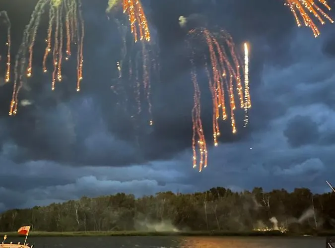 Campsite Miedzy Nami Nad Jeziorem *