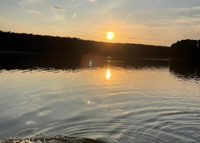 Miedzy Nami Nad Jeziorem Kamp alanı Kołczewo